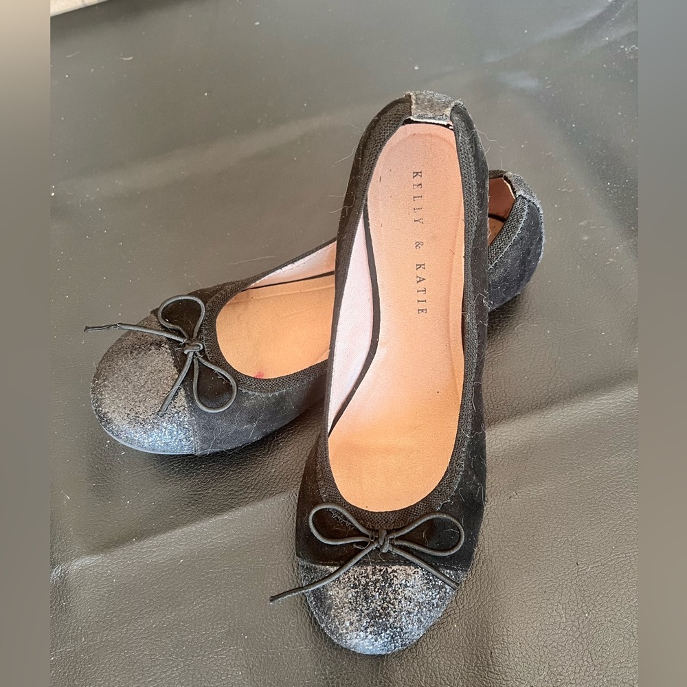 Kelly & Katie‎ Flats